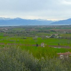 P1190846 Da P.zza Castello- Mt. Pizzocolo, Baldo e lago. Brenta, Carè Alto. A dx. l  Ossario di S. Martino della Battaglia.